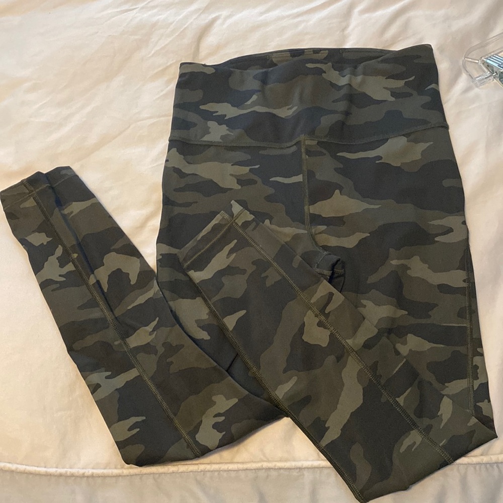 Athleta Ultimate 7/8 Tight in Camo